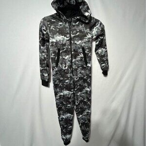 O’Neill boys one piece pajama onsie. Size XS. (6/7). Excellent condition.